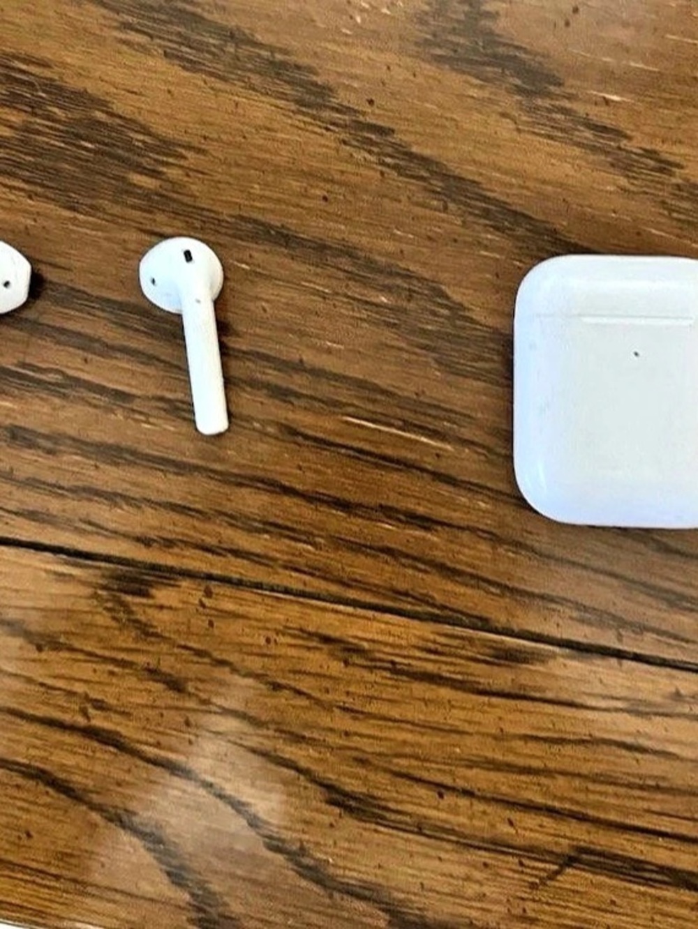 Apple AirPods (2nd Generation) ) Wireless Earbud Headphones in White